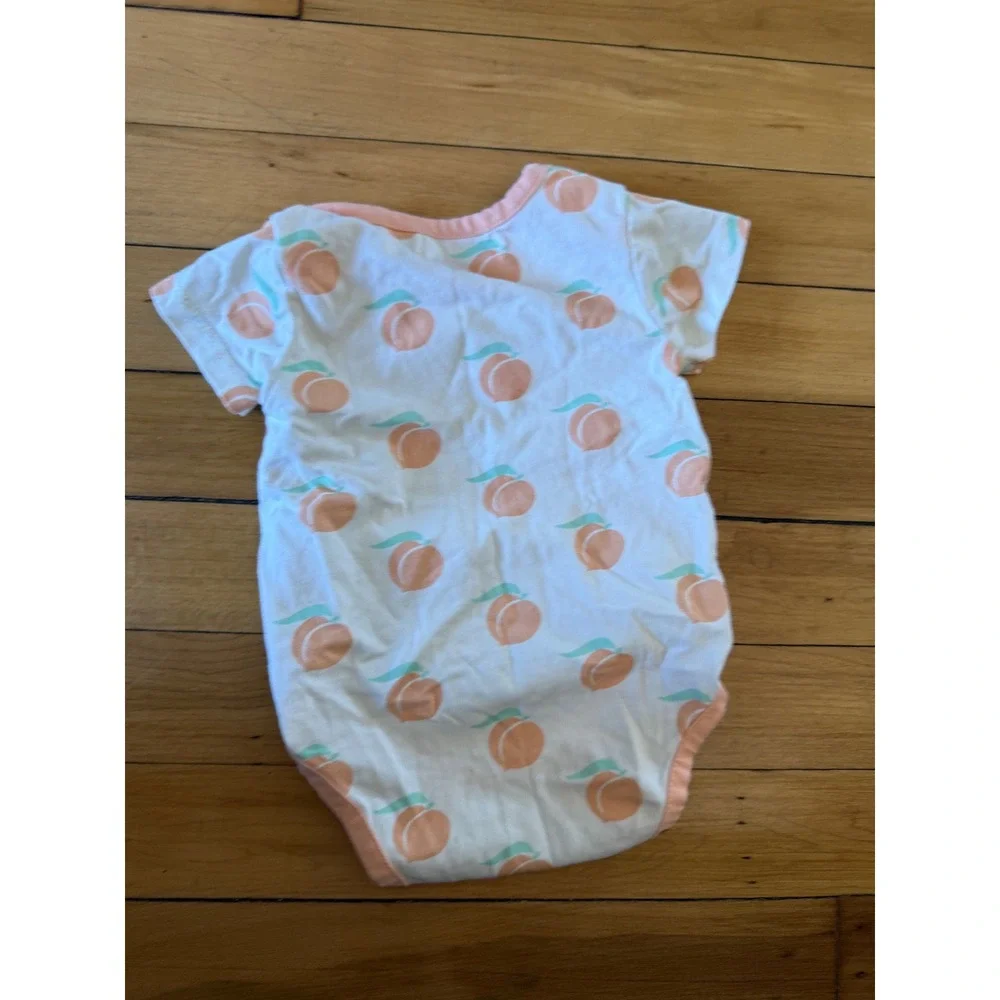 Monica + Andy‎ peach print organic cotton onesie